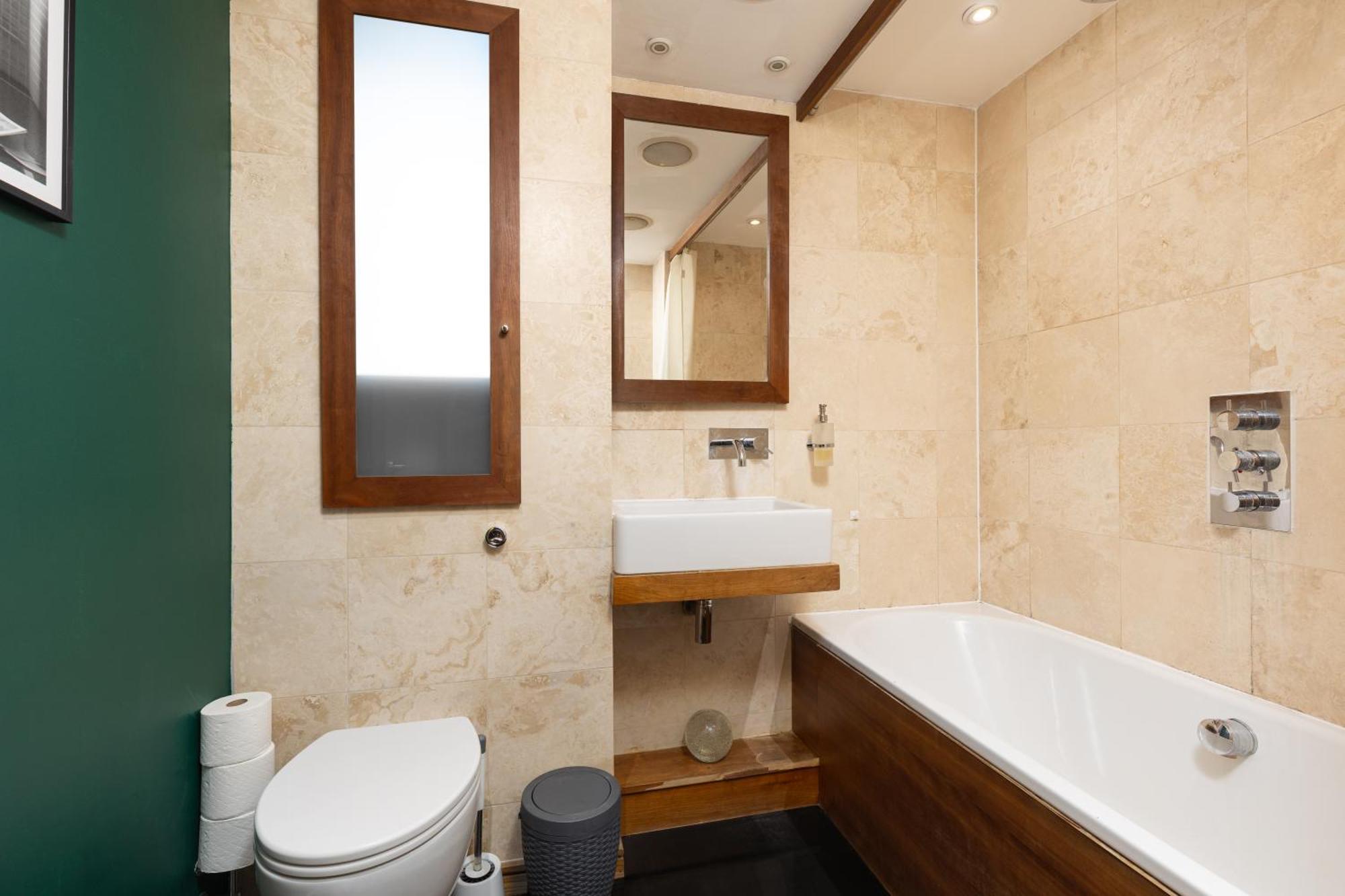 Apartment New! Cosy 2br With Balcony, 10 Mins To Charing Cross *