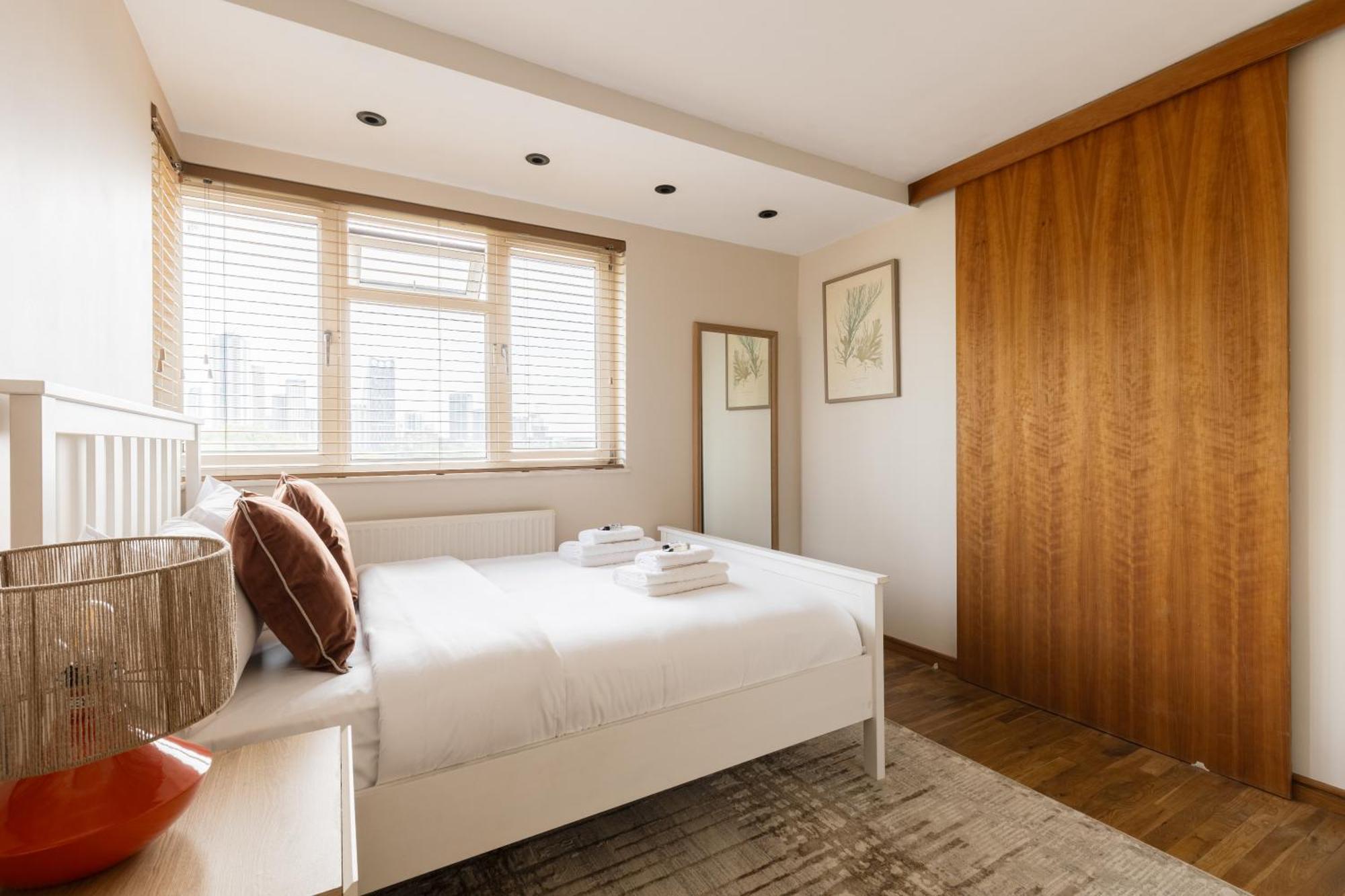 New! Cosy 2br With Balcony, 10 Mins To Charing Cross